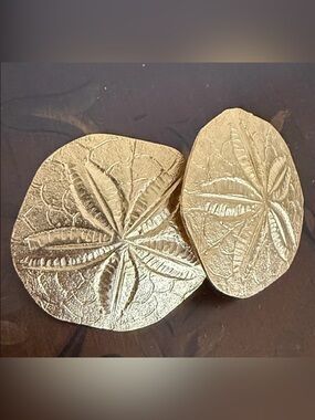Vintage Dauplaise Gold Sand Dollar Statement screw clip earrings